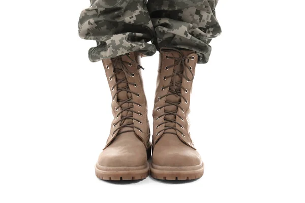 Fötter av soldat, närbild — Stockfoto