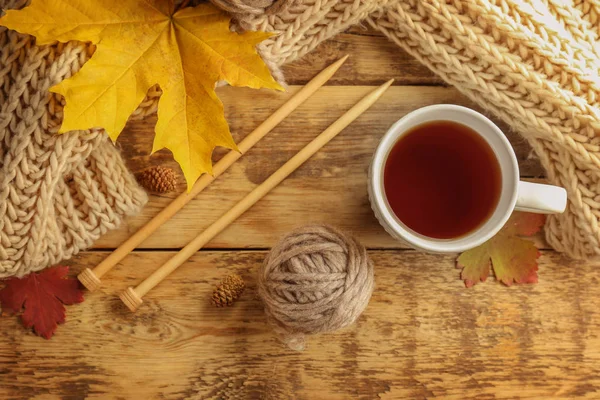 テーブルの上の編み物ウール — ストック写真