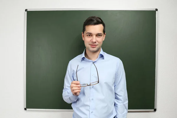 Schöner junger Lehrer — Stockfoto