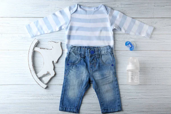 Hermosa ropa de bebé — Foto de Stock