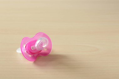 renkli bebek emziği