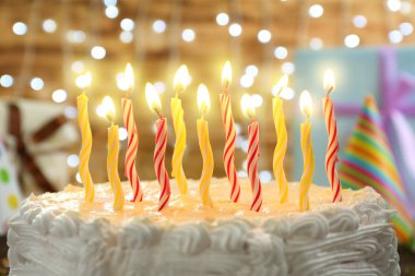 Mumlu doğum günü pastası