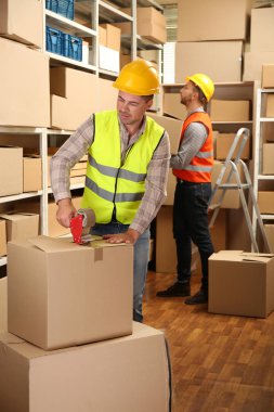 Çalışan genç iş adamları  