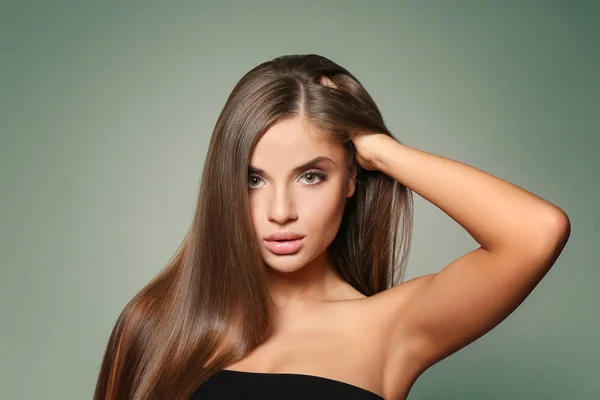 Mulher com cabelo saudável — Fotografia de Stock