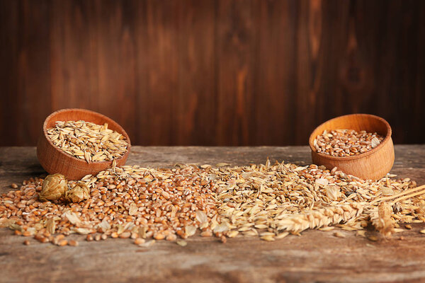 Malt and barley in bowls
