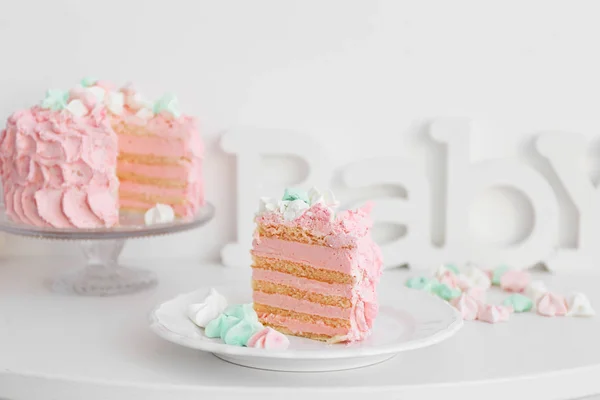 Sabroso pastel de cumpleaños — Foto de Stock