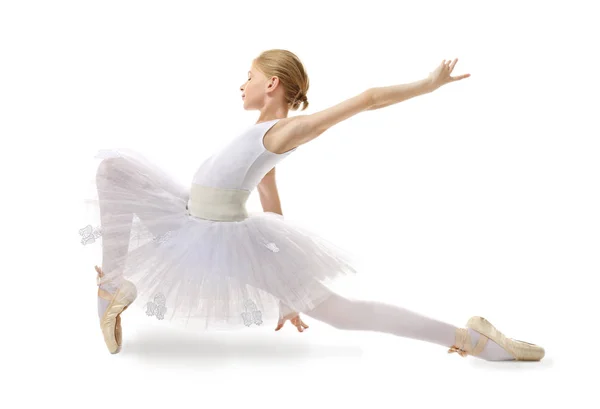 Молодая красивая балерина — стоковое фото
