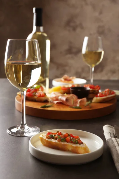 Bruschetta med vitt vin — Stockfoto