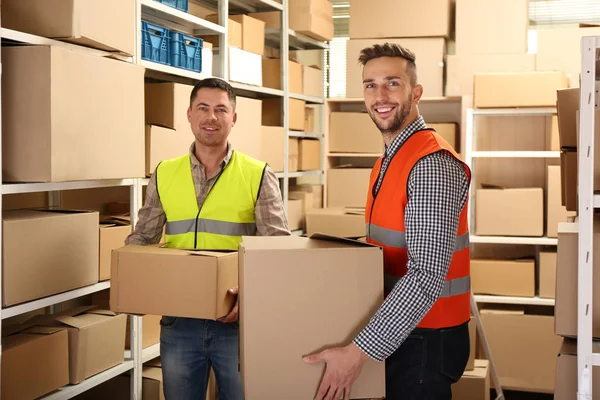 Giovani imprenditori che lavorano — Foto Stock