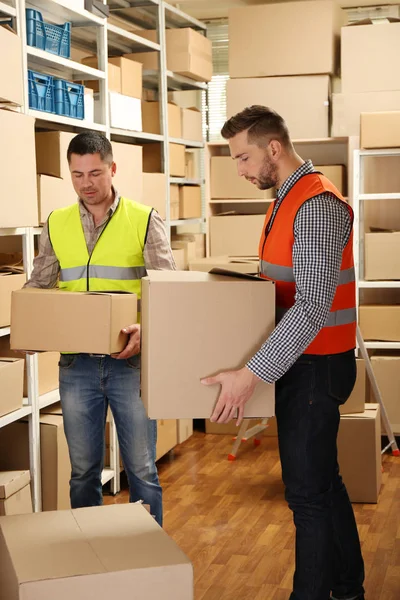 Jóvenes empresarios que trabajan — Foto de Stock