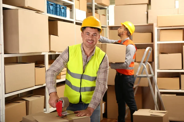 Jóvenes empresarios que trabajan — Foto de Stock