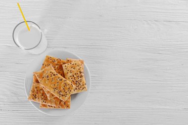 Bir bardak süt ile tahıl tanımlama 