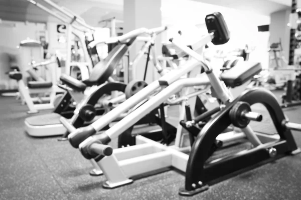 Moderne Geräte im Fitnessstudio — Stockfoto