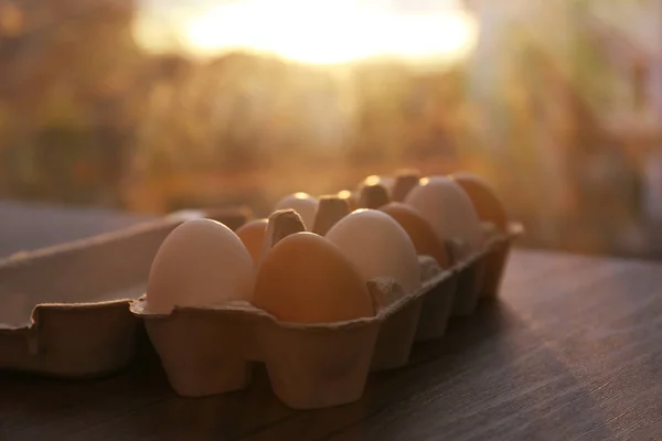 Сирі яйця в упаковці — стокове фото