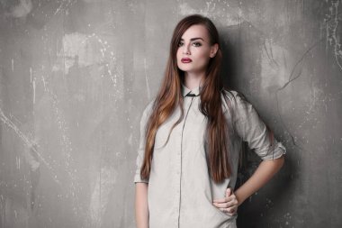 Genç stil sahibi kadın.