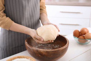 Çiğ hamur kadınla