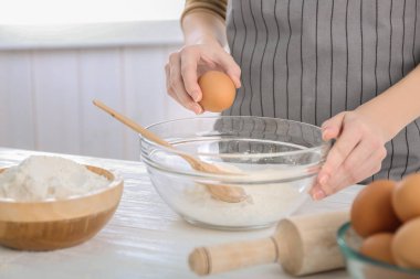 Kadın para kazanıyor.