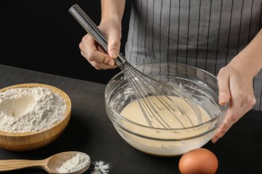 Kadın para kazanıyor.