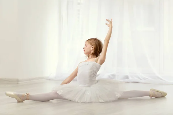 Malá balerína tanečnice — Stock fotografie