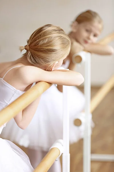 Junge schöne Ballerina — Stockfoto