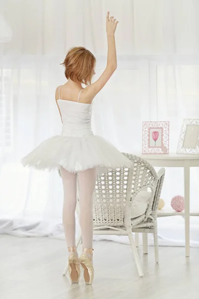 Kleine ballerina danseres — Stockfoto