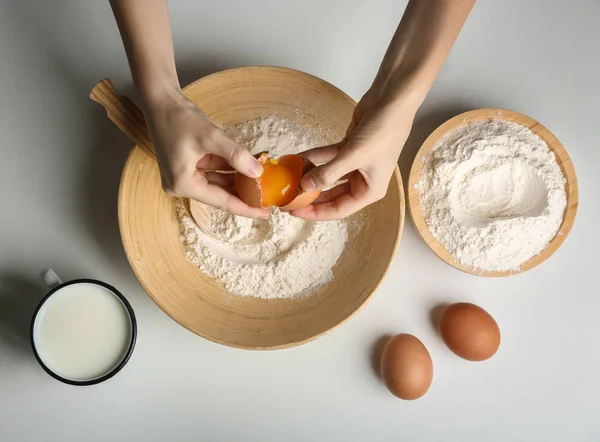 Woman making dough — Stock Photo, Image