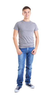 Genç adam boş t-shirt 