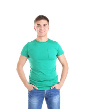 Genç adam boş t-shirt 
