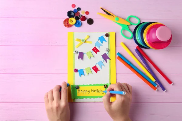 Female hands creating gift card — Stock Photo, Image