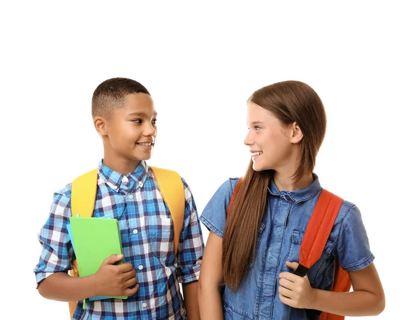 Adolescentes alegres con mochilas — Foto de Stock