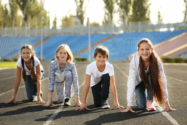 Cheerful Children Ready Position Run Track — Stock Photo, Image