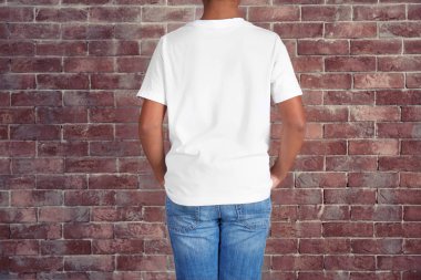 Afro-Amerikan çocuk boş t-shirt