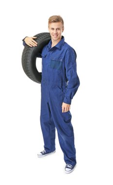 Üniformalı genç makinist