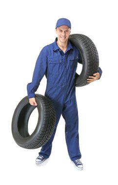 Üniformalı genç makinist