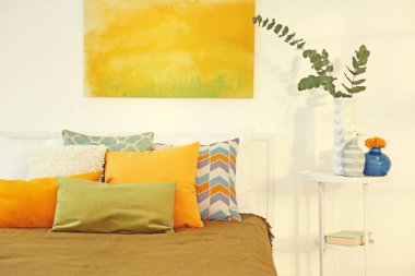 Modern yatak odasının içi 