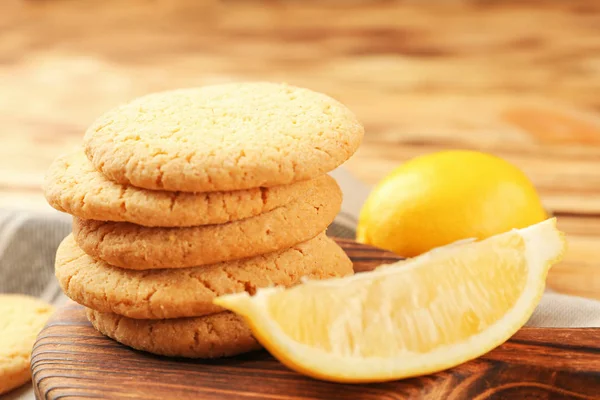 Zelfgemaakte koekjes met citroen smaak — Stockfoto