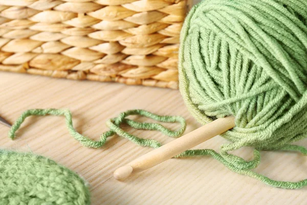 Green ball of knitting yarn — Stock Photo, Image