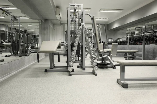 Ekipmanlı bir spor salonu.