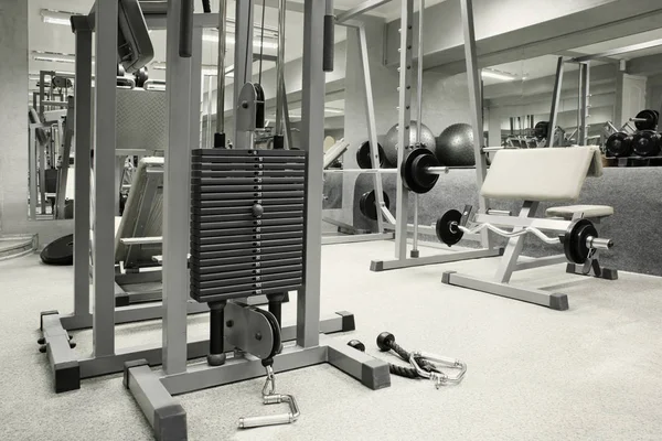 Ekipmanlı bir spor salonu.