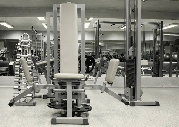 Ekipmanlı bir spor salonu.