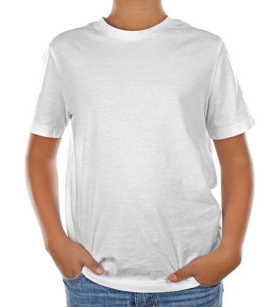 Afrikanischer amerikanischer Junge im weißen T-Shirt — Stockfoto