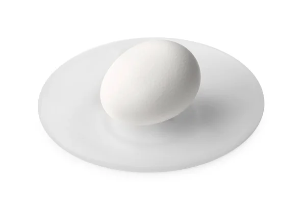 Uovo crudo in piatto — Foto Stock