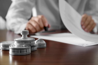 Metal mürekkep yastıkları ve damga 