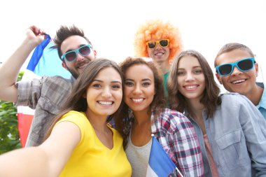 Fransa bayrağı selfie, açık havada yapım hayranlarıyla duygusal futbol