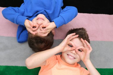 sevimli küçük kardeş 