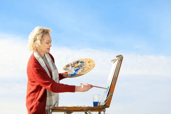 Senior Female Artist Painting Picture Outdoors — Stock Photo, Image