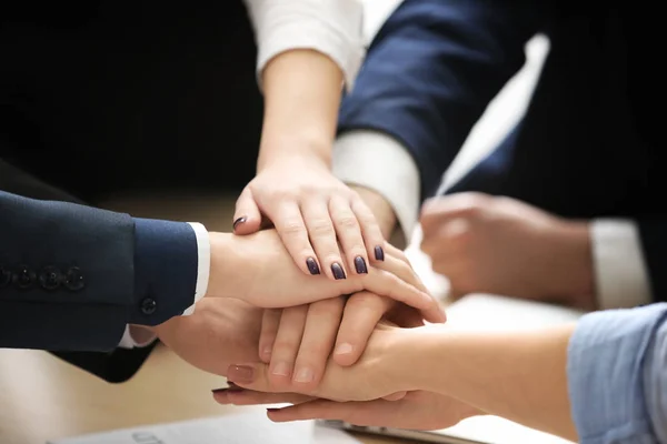 Vereinte Hände des Business-Teams — Stockfoto