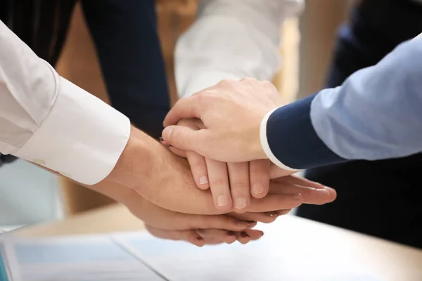 Vereinte Hände des Business-Teams — Stockfoto