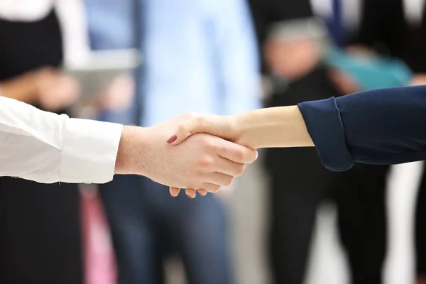 Handshaking de parceiros de negócios — Fotografia de Stock