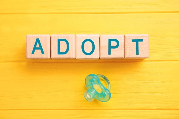 Cubos com palavra ADOPT — Fotografia de Stock